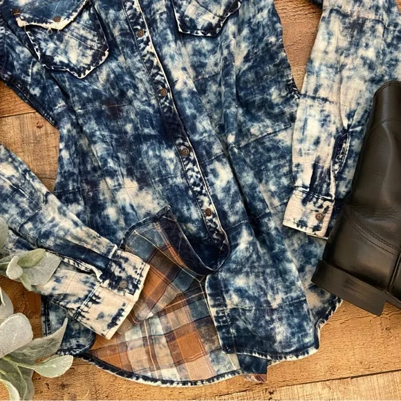 RYAN MICHAEL ⭐️NWT Button Down/Tunic in Acid Washed Blue - Picture 5 of 14